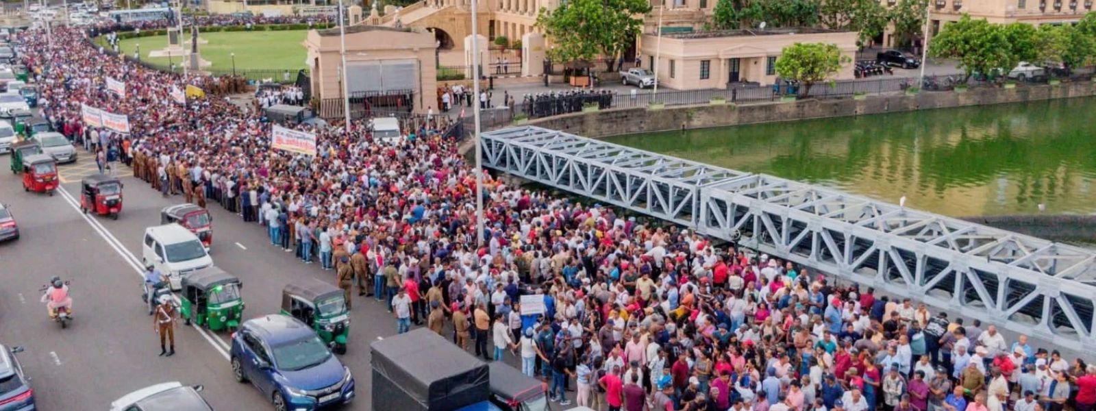 Thousands Protest against Criminal Protection
